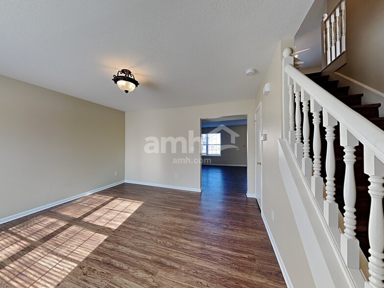 Building Photo - 7214 Dublin Ln