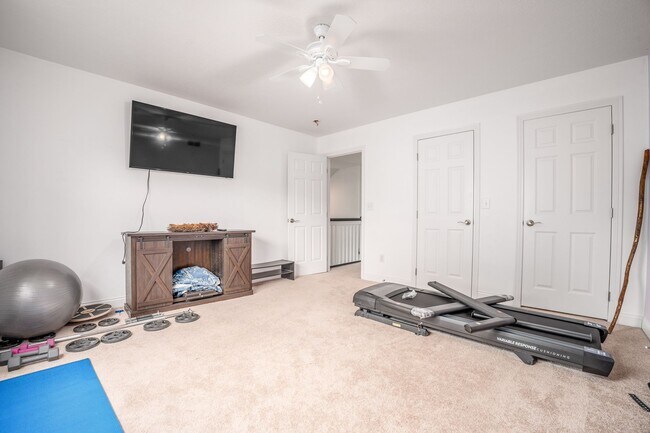 Building Photo - 7179 Fernridge Dr