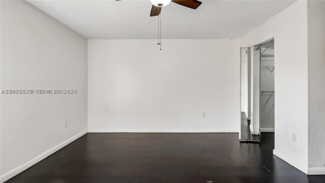 Building Photo - 7200 Fairway Dr