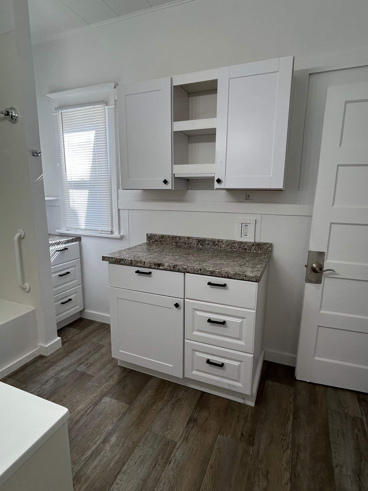 Building Photo - 800 6th Ave N