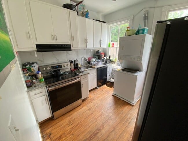 Building Photo - 3332 P St NW