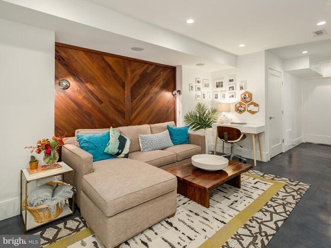 Building Photo - 1450 T St NW