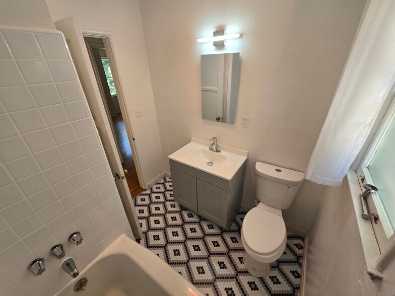 Building Photo - 12914 Rose Ave