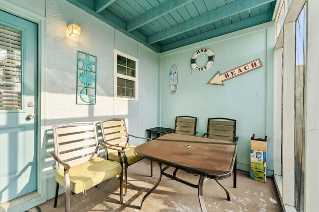 Building Photo - 17212 Front Beach Rd