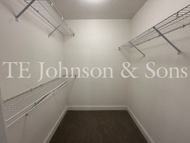 Building Photo - Spacious 3BR Home with Vaulted Ceilings, Gas Logs & Two Car Garage in Winston-Salem