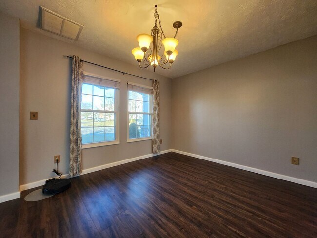 Building Photo - Beautiful 2-Story Home in Northmont School District