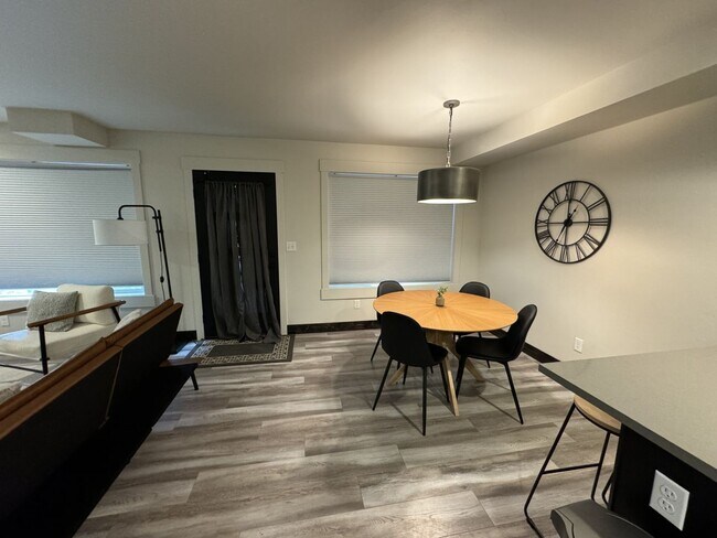 Building Photo - Whitefish townhouse for rent! 3 bed 2.5 bath 1 car attached garage. Walking distance to downtown ...