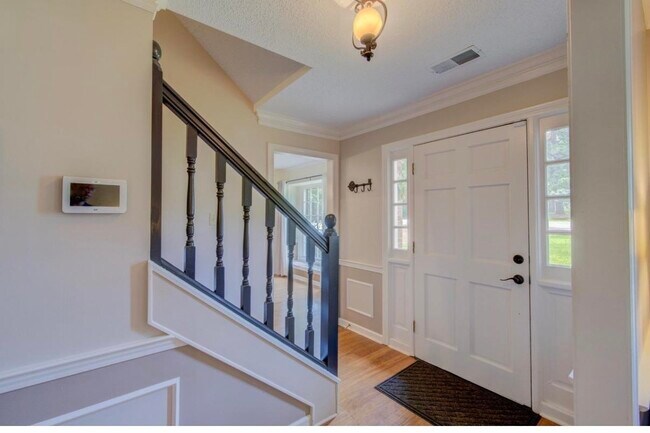 Building Photo - 8327 Poplar Pike