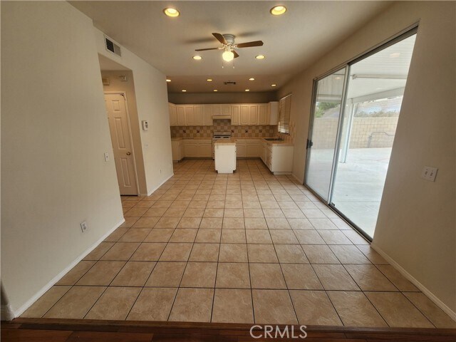 Building Photo - 15752 Home Ct