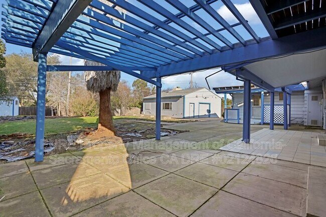 Building Photo - 7777 Uplands Way