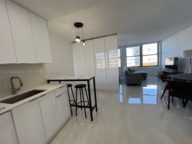 Building Photo - 2899 Collins Ave