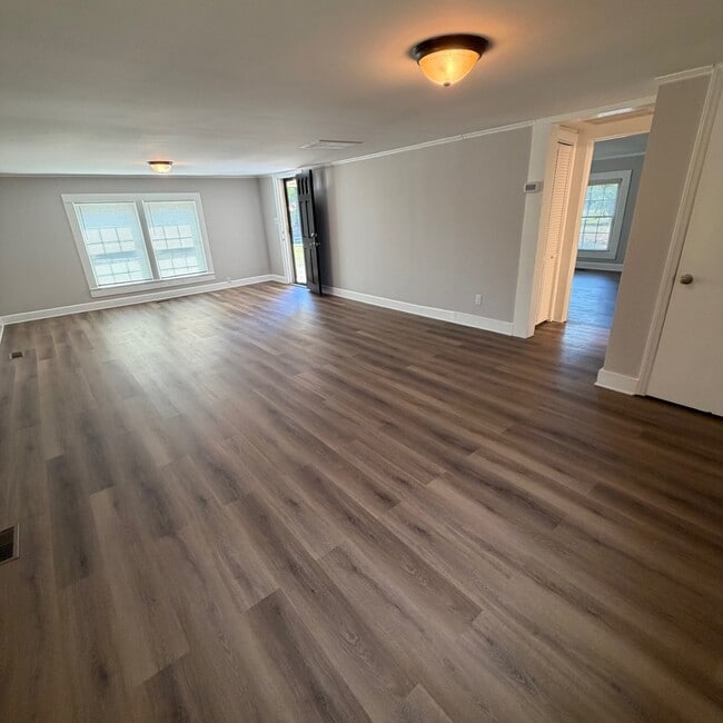 Building Photo - 6164 Highland Ave
