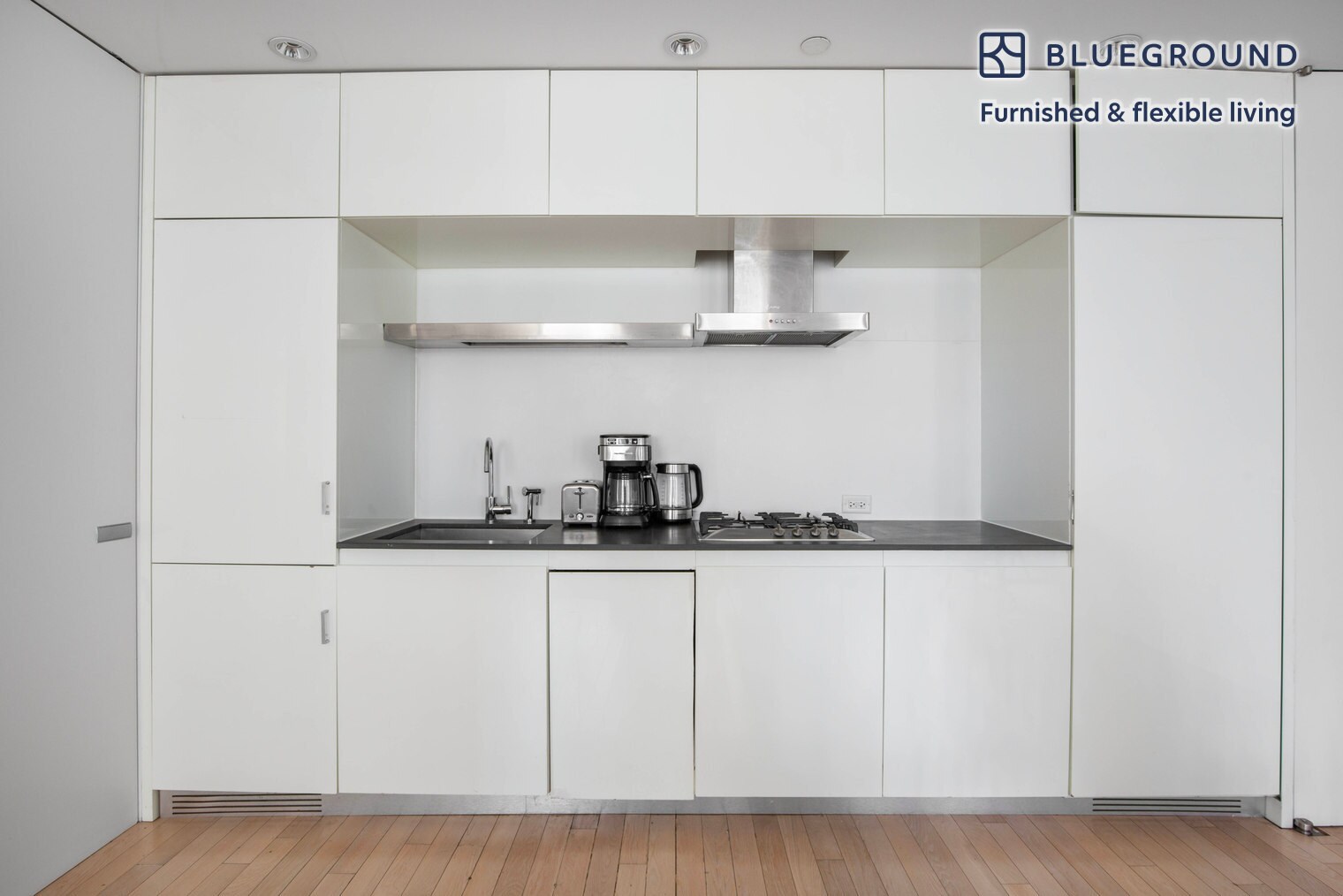 Building Photo - 70 W 45th St