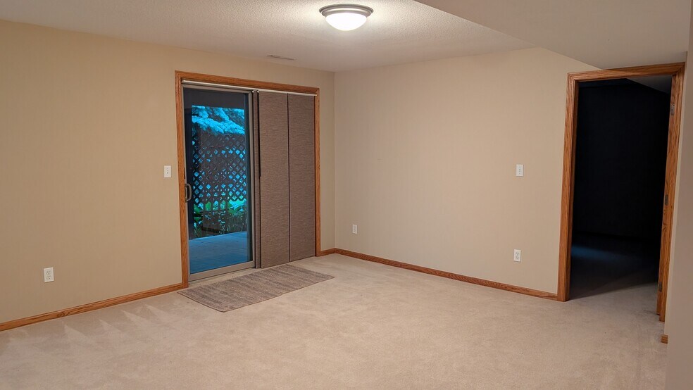 Family room (door to patio) - 2669 Kathleen Ln NE