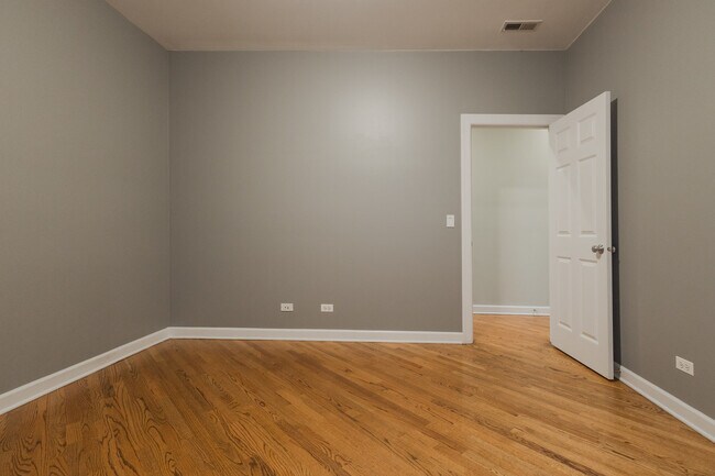 Building Photo - 1527 N Hudson Ave