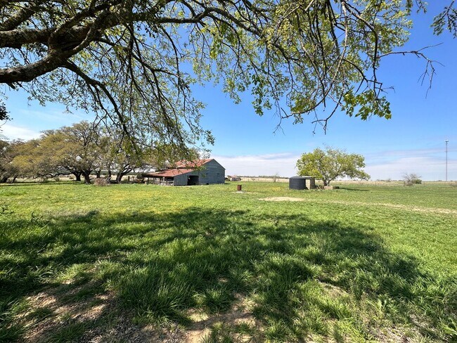 Building Photo - 850 County Road 218,