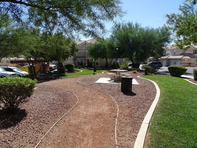 Building Photo - 3 Bedroom First Floor Condo Convenient To Nellis AFB