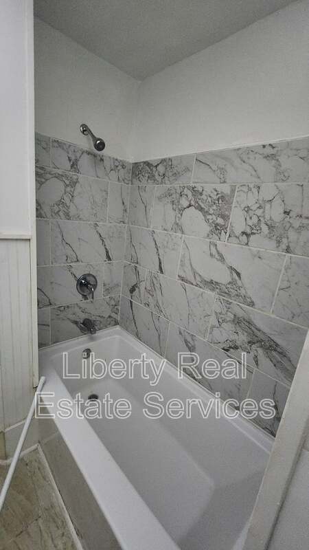 Building Photo - 826 E Duffy St