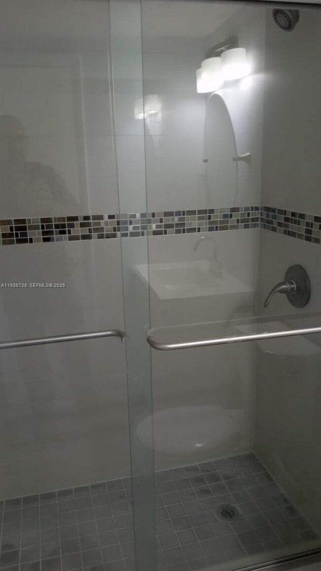 Building Photo - 9375 Fontainebleau Blvd