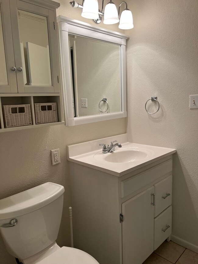 Building Photo - 814 W Bridge St