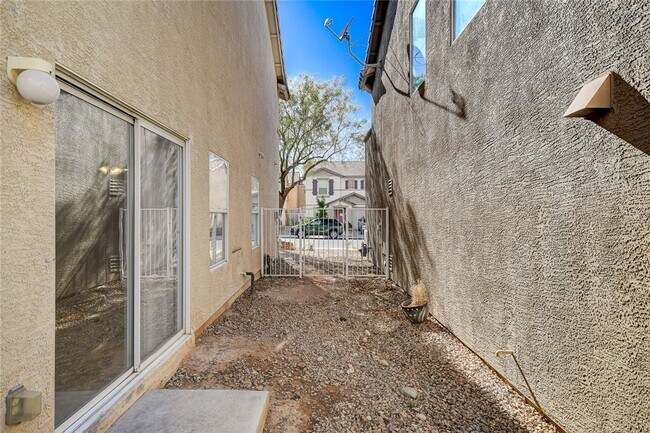 Building Photo - 7248 Forefather St