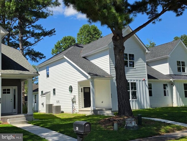 Building Photo - 214 Chandler St