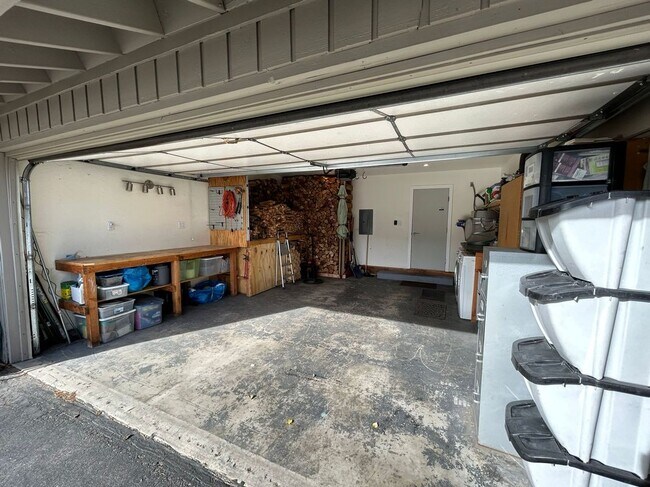 Building Photo - 1904 Sierra Nevada Rd