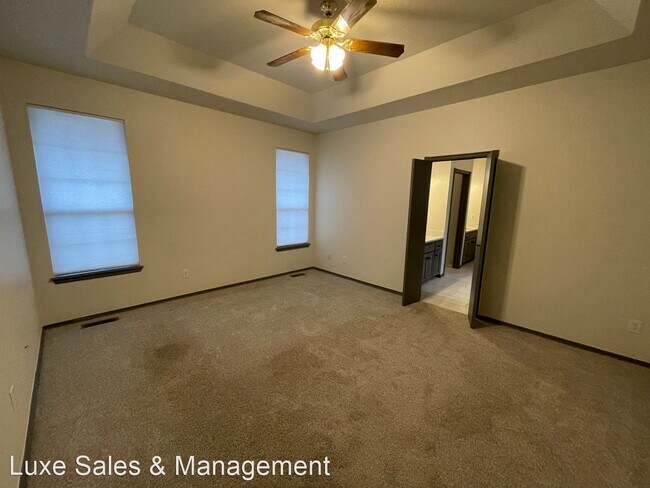 Building Photo - 4 br, 3 bath House - 1218 Three Oaks Circle