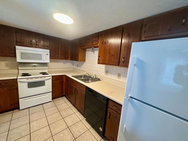 Building Photo - Campbell County Townhome