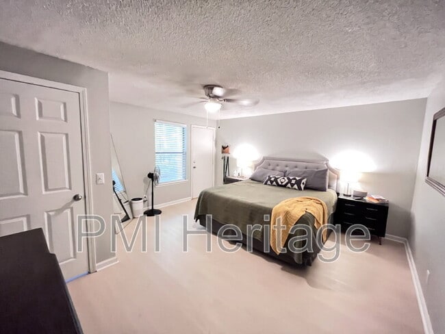 Building Photo - 1373 E Sequoyah Ct