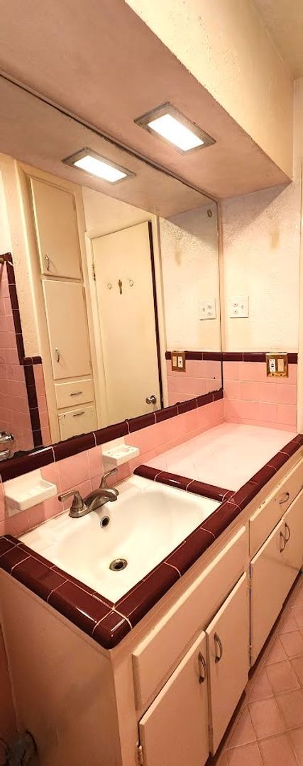 Building Photo - 3 Bed 1.5 Bath in the Coronado Heights 2nd Addn NW OKC