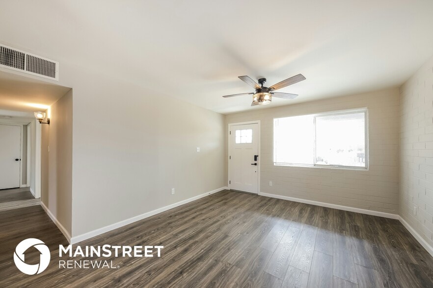 Building Photo - 1328 E Christy Dr