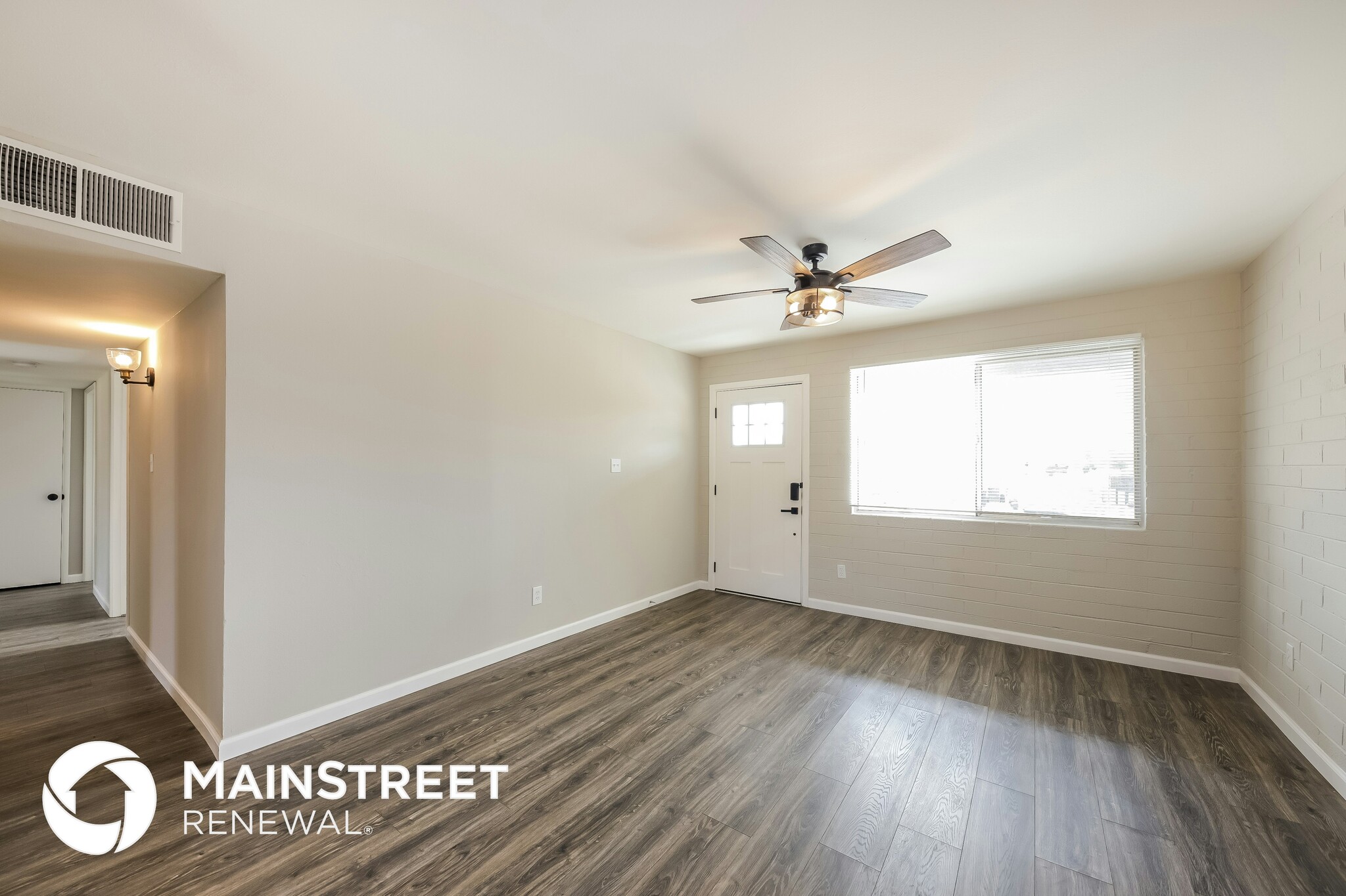 Building Photo - 1328 E Christy Dr