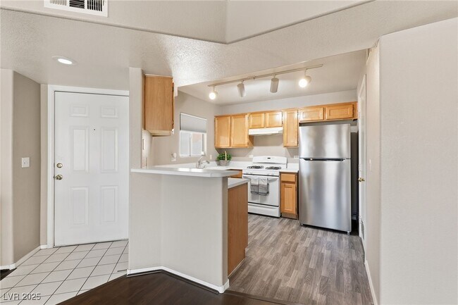 Building Photo - 4555 E Sahara Ave