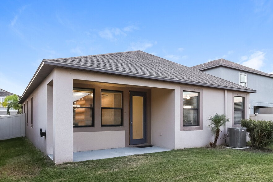 Building Photo - 10007 Ivory Dr