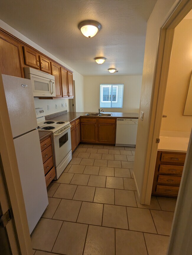 Building Photo - 90 E Cliff House Dr