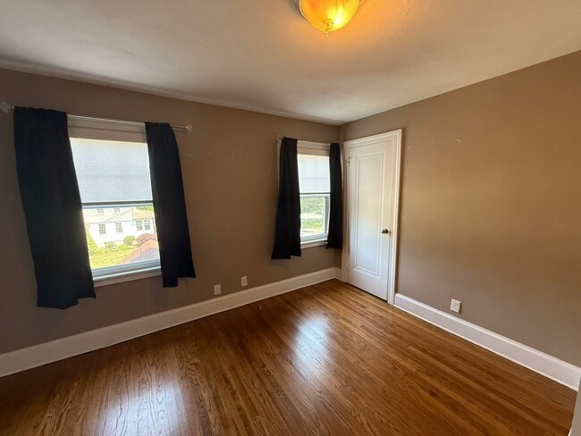 Building Photo - Beautiful 3 Bed, 2 Bath Single Family Colonial for Rent in New Britain!