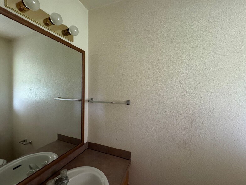 Building Photo - 4410 Sylvia Dr