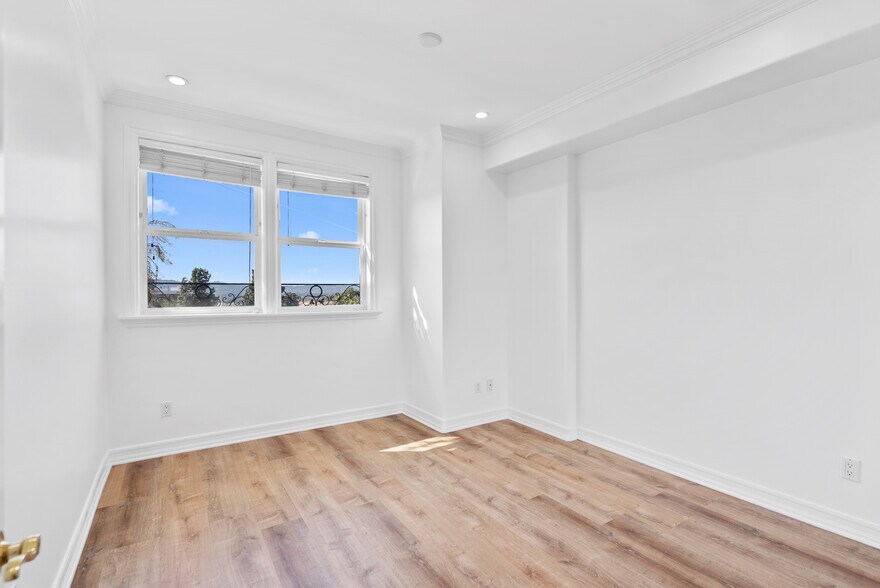 Building Photo - 600 E Magnolia Blvd