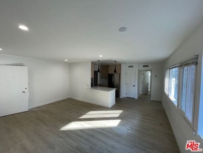 Building Photo - 11748 Dorothy St