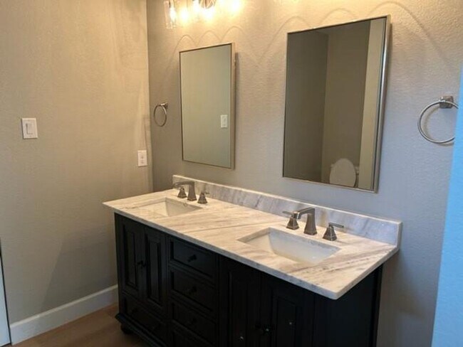 Building Photo - Cozy 3 Bedroom 2 Bath Home in Bowie X