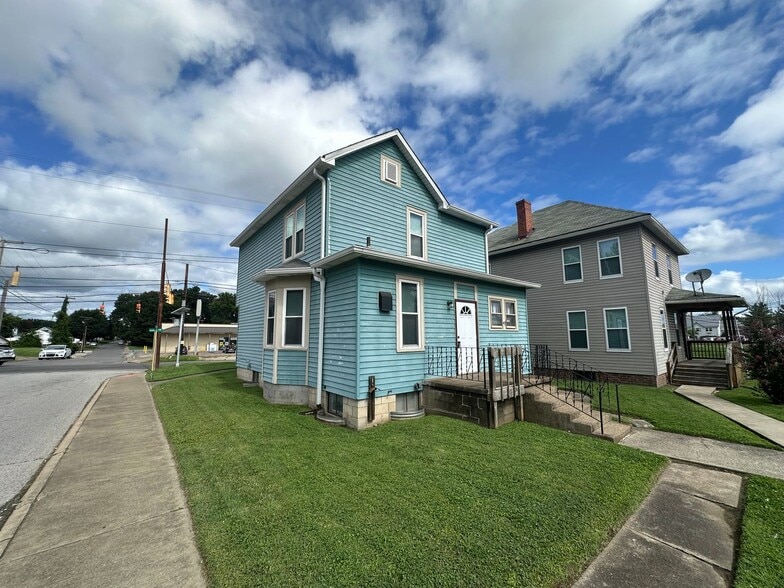 Building Photo - 3000 Dudley Ave