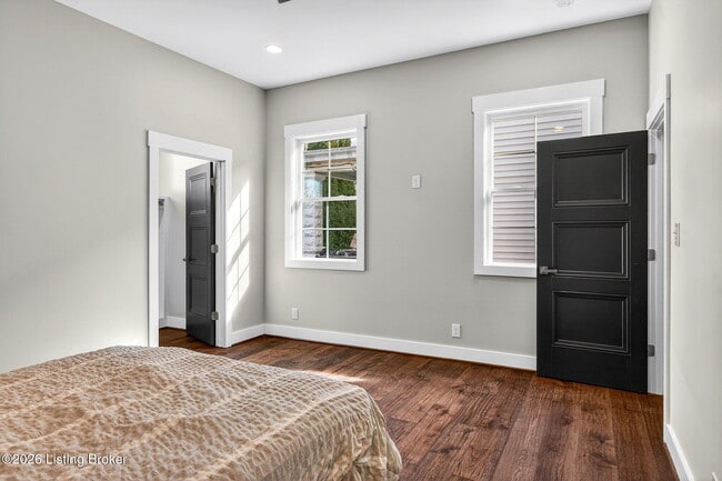 Building Photo - 914 Ash St