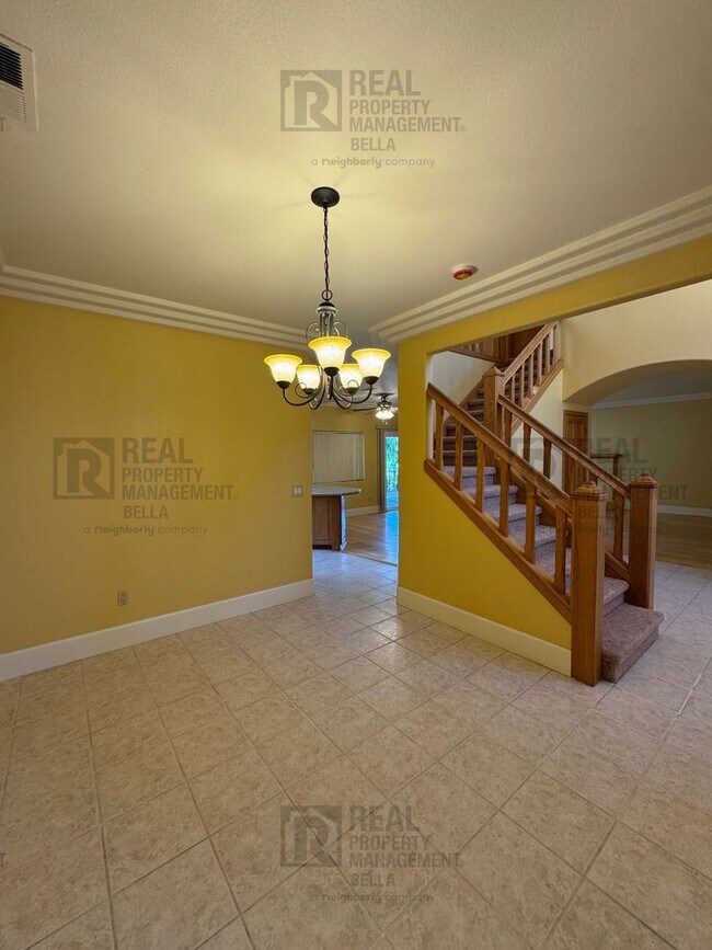 Building Photo - Waterfront Living in Canyon Lake!