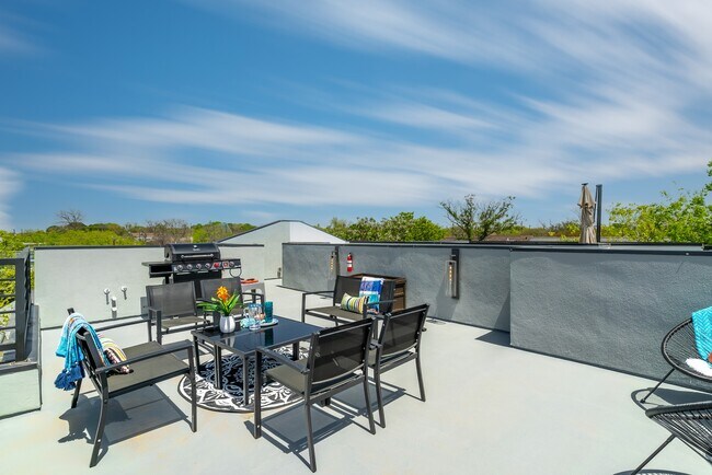 Building Photo - 719 Eleanor Ave