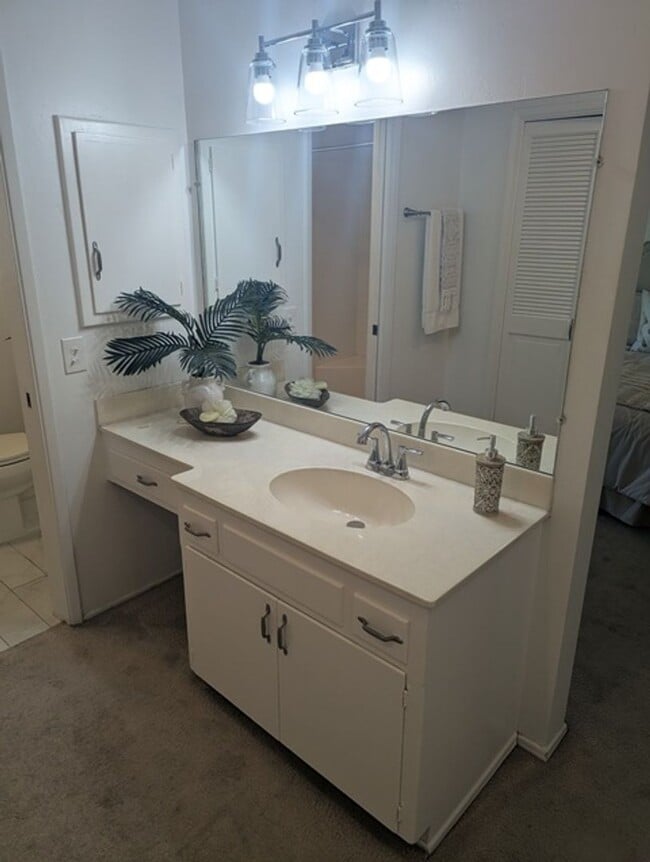 Building Photo - 3 Bed - 2 Bath House with Solar & Mountain...