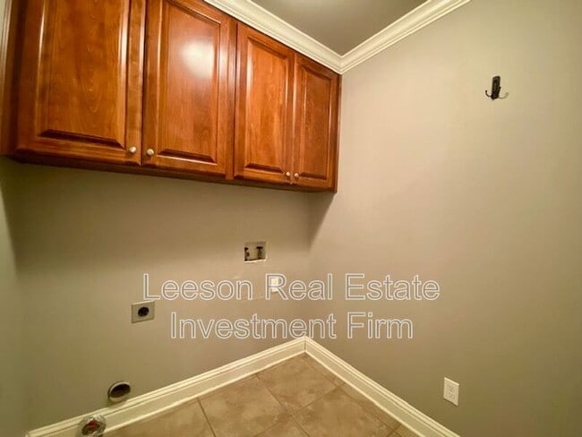 Building Photo - 703 Fox Den