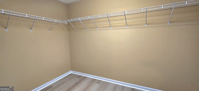 Building Photo - 11 Brookview Dr