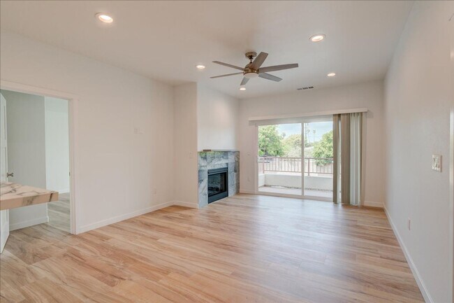 Building Photo - 545 Lands End Way