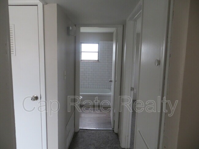 Building Photo - 3622 Cushing Dr